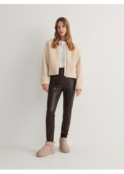 Reserved - Spodnie z imitacji skóry - brązowy ze sklepu Reserved w kategorii Spodnie damskie - zdjęcie 166645146