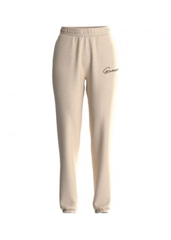 Damskie spodnie dresowe Guess Allycia Cuff Long Pants - beżowe ze sklepu Sportstylestory.com w kategorii Spodnie damskie - zdjęcie 166647738