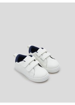 Sinsay - Sneakersy na rzepy - biały ze sklepu Sinsay w kategorii Trampki dziecięce - zdjęcie 166660966