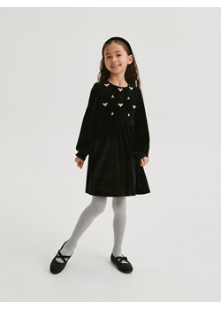 Reserved - Welurowa sukienka z aplikacją - czarny ze sklepu Reserved w kategorii Sukienki dziewczęce - zdjęcie 166683658