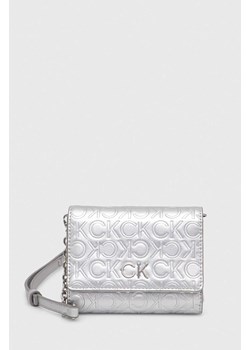 Calvin Klein portfel damski kolor srebrny ze sklepu ANSWEAR.com w kategorii Portfele damskie - zdjęcie 166767367