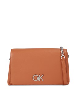 Torebka Calvin Klein Re-Lock Shoulder Bag Md K60K611057 Brązowy ze sklepu eobuwie.pl w kategorii Listonoszki - zdjęcie 166771646