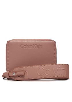 Duży Portfel Damski Calvin Klein Gracie Wallet W/Strap Md K60K611387 Różowy ze sklepu eobuwie.pl w kategorii Portfele damskie - zdjęcie 166772059