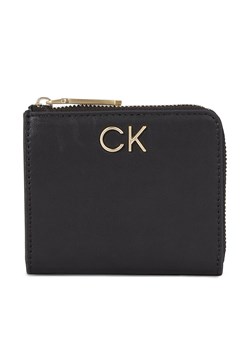 Portfel damski Calvin Klein Re-Lock Za Wallet Sm K60K611097 Czarny ze sklepu eobuwie.pl w kategorii Portfele damskie - zdjęcie 166774139