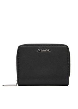 Mały Portfel Damski Calvin Klein Ck Must Z/A Wallet W/Flap Md K60K607432 Ck Black BEH ze sklepu eobuwie.pl w kategorii Portfele damskie - zdjęcie 166774387