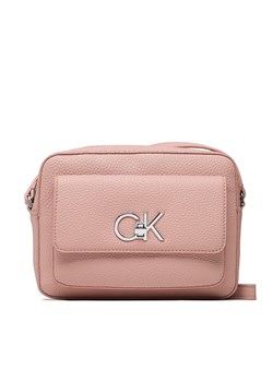 Torebka Calvin Klein Re-Lock Camera Bag With Flap Pbl K60K609397 Różowy ze sklepu eobuwie.pl w kategorii Listonoszki - zdjęcie 166780926