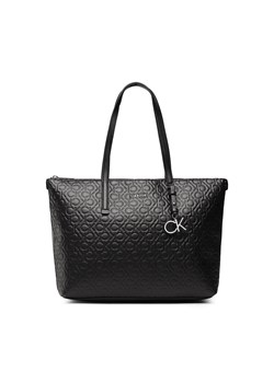 Torebka Calvin Klein Ck Must Shopper Mid Embossed Mono K60K610274 BAX ze sklepu eobuwie.pl w kategorii Torby Shopper bag - zdjęcie 166782385