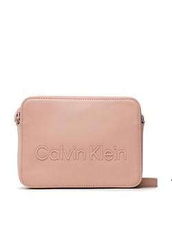 Torebka Calvin Klein Ck Set Camera Bag K60K610180 Różowy ze sklepu eobuwie.pl w kategorii Listonoszki - zdjęcie 166836627