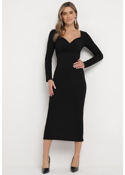 Czarna Dopasowana Sukienka Midi z Odkrytymi Ramionami i Kopertowym Dekoltem Brisanna ze sklepu Born2be Odzież w kategorii Sukienki - zdjęcie 166927516