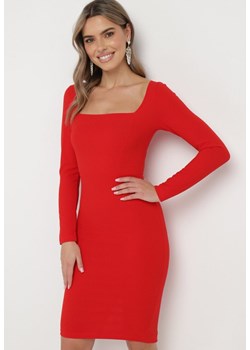 Czerwona Dopasowana Sukienka Midi z Wycięciem Calense ze sklepu Born2be Odzież w kategorii Sukienki - zdjęcie 166927665