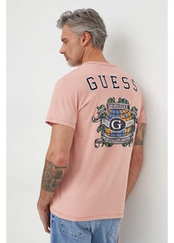Guess t-shirt bawełniany męski kolor różowy z aplikacją M4RI11 I3Z14 ze sklepu ANSWEAR.com w kategorii T-shirty męskie - zdjęcie 166929447