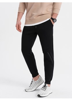 Spodnie męskie dresowe z przeszyciem i zamkiem na nogawce - czarne V1 OM-PASK-0147 ze sklepu ombre w kategorii Spodnie męskie - zdjęcie 166958935