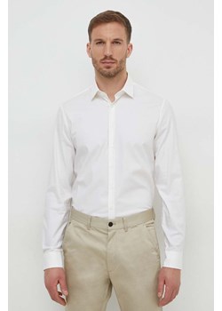 Calvin Klein koszula męska kolor biały slim z kołnierzykiem klasycznym ze sklepu ANSWEAR.com w kategorii Koszule męskie - zdjęcie 166976948
