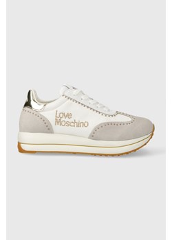 Love Moschino sneakersy kolor biały JA15054G1IIND10A ze sklepu ANSWEAR.com w kategorii Buty sportowe damskie - zdjęcie 166985639