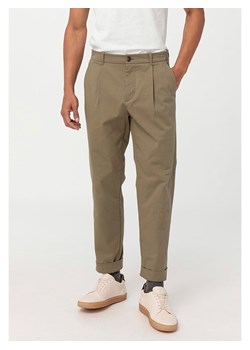 Hessnatur Spodnie chino w kolorze khaki ze sklepu Limango Polska w kategorii Spodnie męskie - zdjęcie 167336937