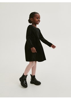 Reserved - Welurowa sukienka z połyskiem - czarny ze sklepu Reserved w kategorii Sukienki dziewczęce - zdjęcie 167360318