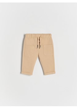 Reserved - Dzianinowe spodnie z kieszeniami - beżowy ze sklepu Reserved w kategorii Spodnie i półśpiochy - zdjęcie 167363946