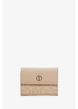 Estro: Beżowy portfel damski ze skóry naturalnej ze złotymi okuciami ze sklepu Estro w kategorii Portfele damskie - zdjęcie 167377007