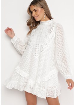 Biała Trapezowa Sukienka Mini z Ażurowym Wzorem i Falbankami Virenia ze sklepu Born2be Odzież w kategorii Sukienki - zdjęcie 167421658