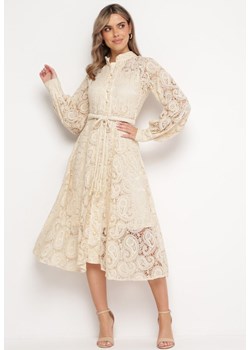 Jasnobeżowa Koronkowa Sukienka Midi z Wiązanym Paskiem Azraella ze sklepu Born2be Odzież w kategorii Sukienki - zdjęcie 167448697