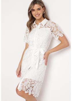 Biała Koszulowa Sukienka Koronkowa z Wiązanym Paskiem Sachaela ze sklepu Born2be Odzież w kategorii Sukienki - zdjęcie 167448746