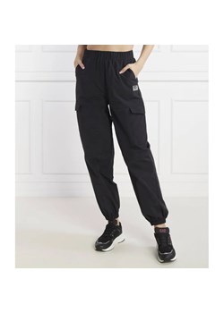 EA7 Spodnie dresowe | Regular Fit ze sklepu Gomez Fashion Store w kategorii Spodnie damskie - zdjęcie 167459068