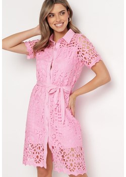 Różowa Ażurowa Sukienka Koszulowa Midi z Wiązanym Paskiem Pamy ze sklepu Born2be Odzież w kategorii Sukienki - zdjęcie 167526226