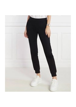 EA7 Spodnie dresowe | Regular Fit ze sklepu Gomez Fashion Store w kategorii Spodnie damskie - zdjęcie 167564167