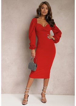 Czerwona Kopertowa Sukienka Midi z Drapowaniem i Bufiastymi Rękawami Revie ze sklepu Renee odzież w kategorii Sukienki - zdjęcie 167564776
