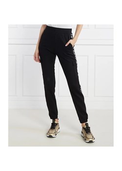 EA7 Spodnie dresowe | Regular Fit ze sklepu Gomez Fashion Store w kategorii Spodnie damskie - zdjęcie 167574006