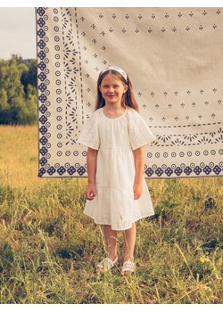 Reserved - Ażurowa sukienka - złamana biel ze sklepu Reserved w kategorii Sukienki dziewczęce - zdjęcie 167582529