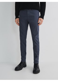 Reserved - Spodnie chino slim fit - granatowy ze sklepu Reserved w kategorii Spodnie męskie - zdjęcie 167582778