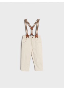 Sinsay - Spodnie jeansowe z szelkami - kremowy ze sklepu Sinsay w kategorii Spodnie i półśpiochy - zdjęcie 167644385