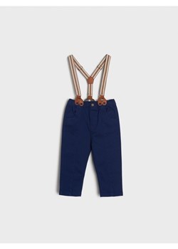 Sinsay - Spodnie jeansowe z szelkami - granatowy ze sklepu Sinsay w kategorii Spodnie i półśpiochy - zdjęcie 167644386