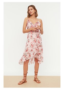 trendyol Sukienka w kolorze różowym ze sklepu Limango Polska w kategorii Sukienki - zdjęcie 167650289