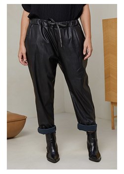 Curvy Lady Spodnie w kolorze czarnym ze skóry syntetycznej ze sklepu Limango Polska w kategorii Spodnie damskie - zdjęcie 167650676