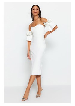 trendyol Sukienka w kolorze białym ze sklepu Limango Polska w kategorii Sukienki - zdjęcie 167698125