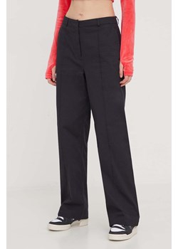adidas Originals spodnie bawełniane Chino Pant kolor czarny szerokie high waist IK5998 ze sklepu PRM w kategorii Spodnie damskie - zdjęcie 167736799