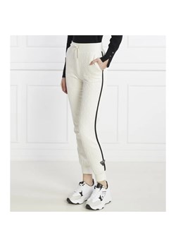 GUESS ACTIVE Spodnie dresowe CHERI | Regular Fit ze sklepu Gomez Fashion Store w kategorii Spodnie damskie - zdjęcie 167742149