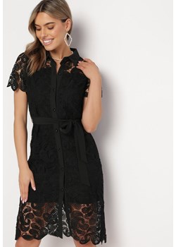 Czarna Koszulowa Sukienka Koronkowa z Wiązanym Paskiem Sachaela ze sklepu Born2be Odzież w kategorii Sukienki - zdjęcie 167756057