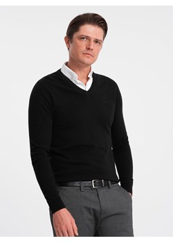 Sweter męski z dekoltem "w serek" z koszulowym kołnierzykiem - czarny V1 OM-SWSW-0102 ze sklepu ombre w kategorii Swetry męskie - zdjęcie 167756415