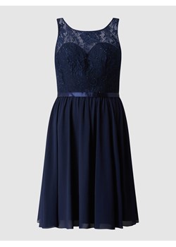Sukienka koktajlowa z kamieniami stras ze sklepu Peek&Cloppenburg  w kategorii Sukienki - zdjęcie 167768757