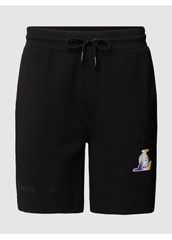 Spodnie dresowe z nadrukiem z logo ze sklepu Peek&Cloppenburg  w kategorii Spodenki męskie - zdjęcie 167769235