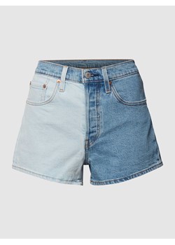 Szorty jeansowe z detalami w kontrastowym kolorze ze sklepu Peek&Cloppenburg  w kategorii Szorty - zdjęcie 167769695