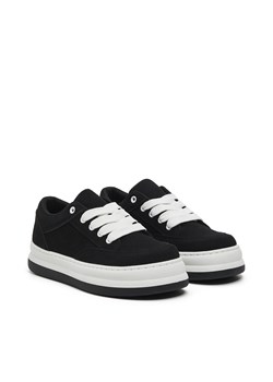 Cropp - Biało-czarne sneakersy - czarny ze sklepu Cropp w kategorii Buty sportowe damskie - zdjęcie 167773476