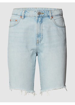 Szorty jeansowe z przetarciami ze sklepu Peek&Cloppenburg  w kategorii Szorty - zdjęcie 167777105