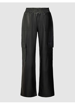 Spodnie z imitacji skóry ze sklepu Peek&Cloppenburg  w kategorii Spodnie damskie - zdjęcie 167778925