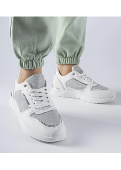 Białe sneakersy z ozdobną nitką Facondo ze sklepu gemre w kategorii Buty sportowe damskie - zdjęcie 167779157