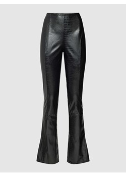 Spodnie materiałowe o rozkloszowanym kroju z imitacji skóry model ‘Mollie’ ze sklepu Peek&Cloppenburg  w kategorii Spodnie damskie - zdjęcie 167785175
