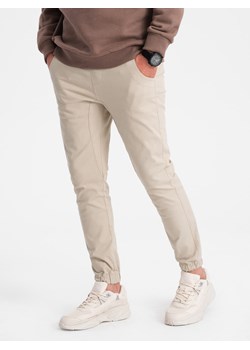Spodnie męskie materiałowe JOGGERY - beżowe V10 P885 ze sklepu ombre w kategorii Spodnie męskie - zdjęcie 167788349
